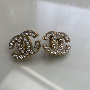 Moving! Chanel Clip On Earrings
